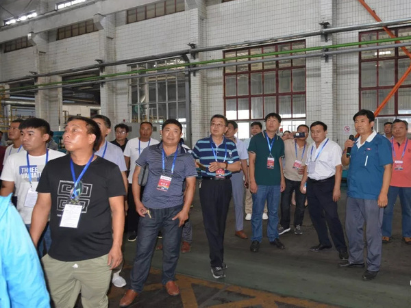 社会公众在2121非凡国际集团科普基地生产车间旅行学习